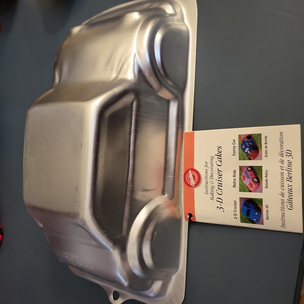 Vintage 2001 Wilton Car Cake Pan 2105-2043
